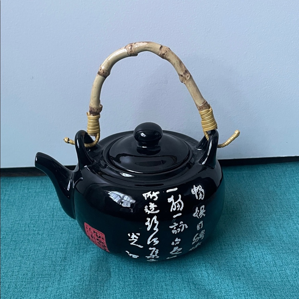 Japanese Kagetsu Elegant Black Teapot with Bamboo Handle - Picture 3 of 7
